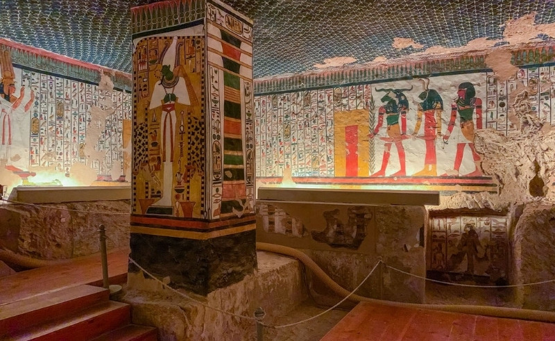 Experience Nefertari's Tomb in VR
